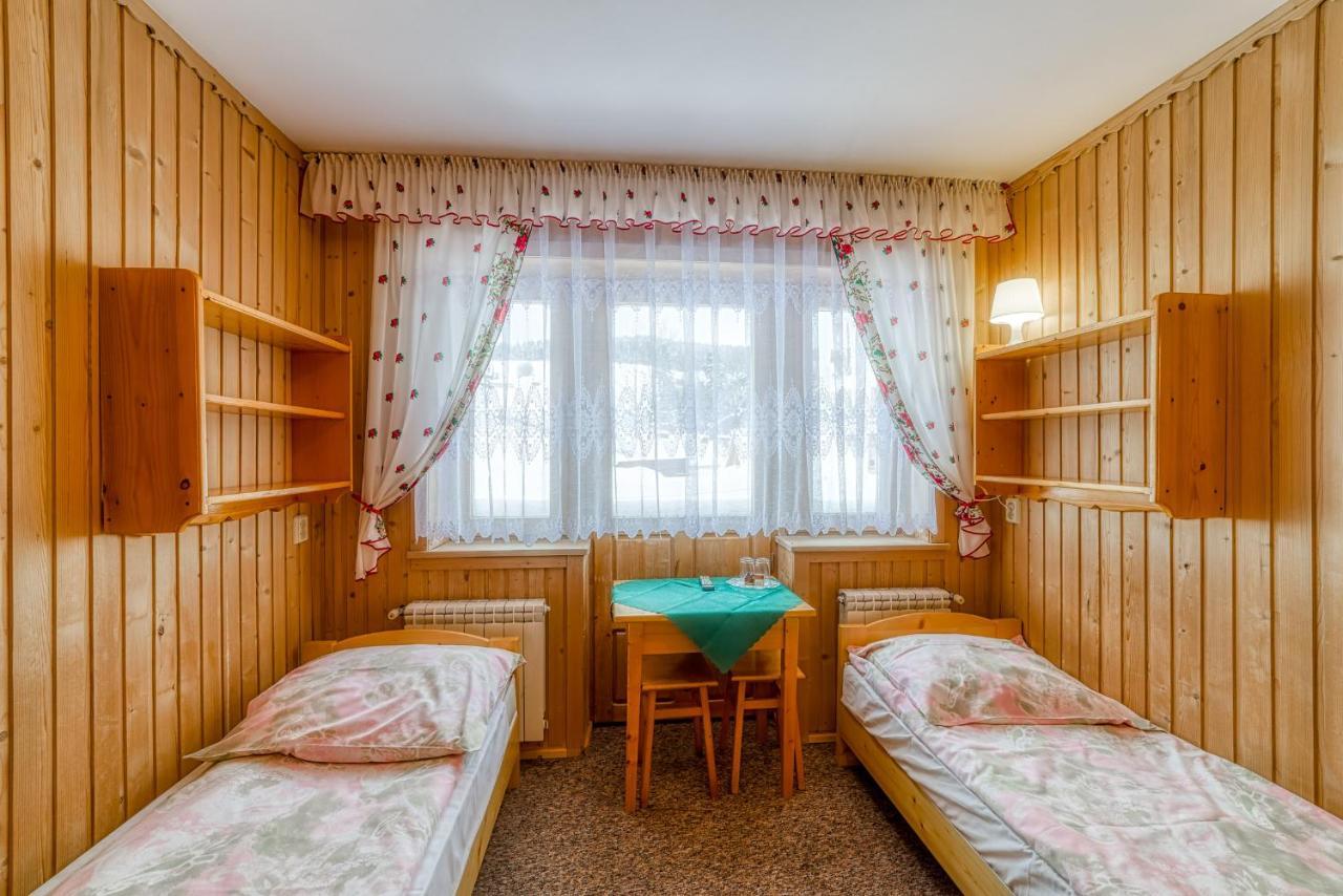Pokoje Goscinne U Elzbiety Ciche Małe 외부 사진